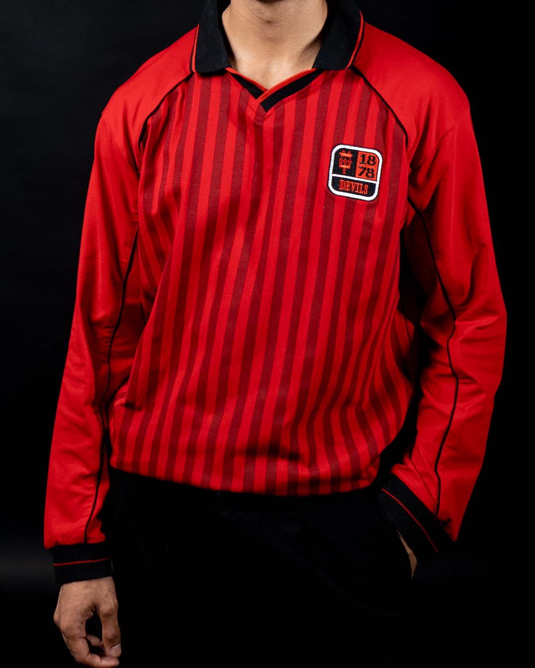 Red Devils Vintage Full-Sleeves