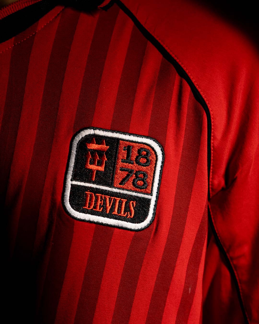 Red Devils Vintage Full-Sleeves